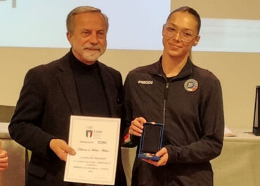 Lucrezia Rexhepi riceve la Benemerenza CONI per i suoi risultati internazionali in maglia azzurra.