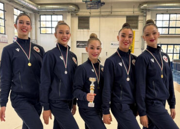 La squadra della Ginnastica Ritmica prima in Piemonte nel Campionato di Insieme "tre Cerchi due paia di Clavette